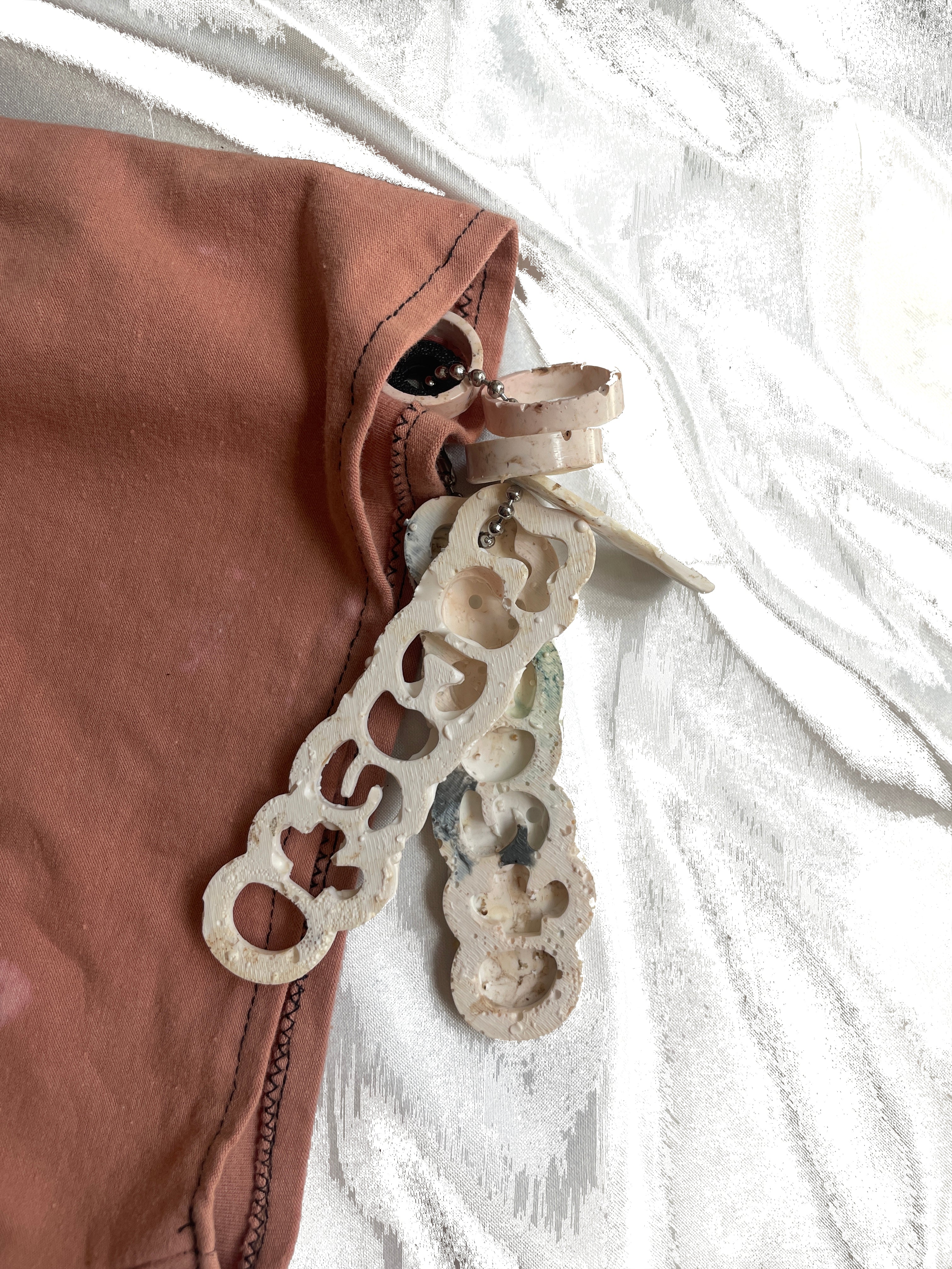 Men’s bleached T w/ removable charms