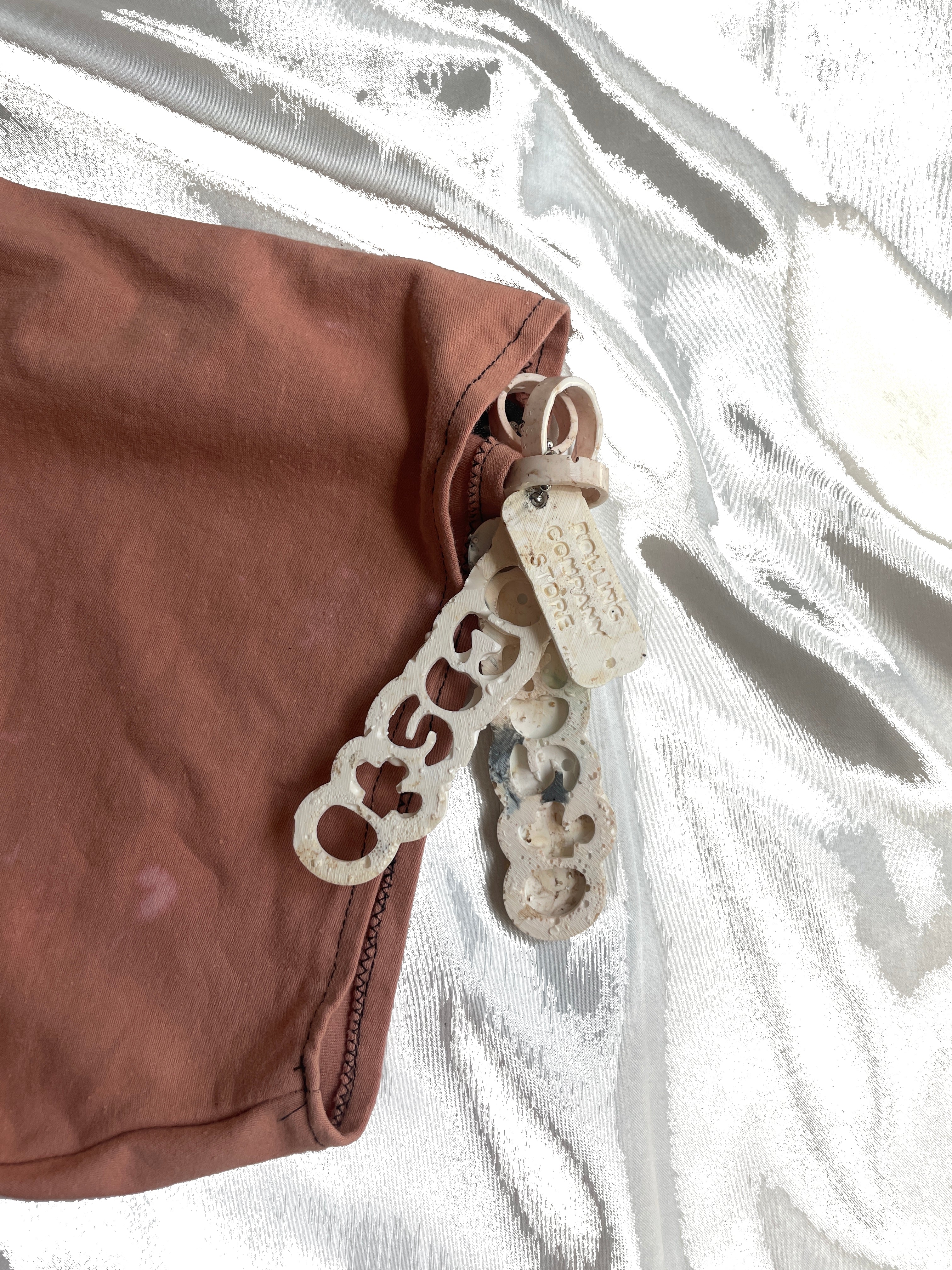 Men’s bleached T w/ removable charms