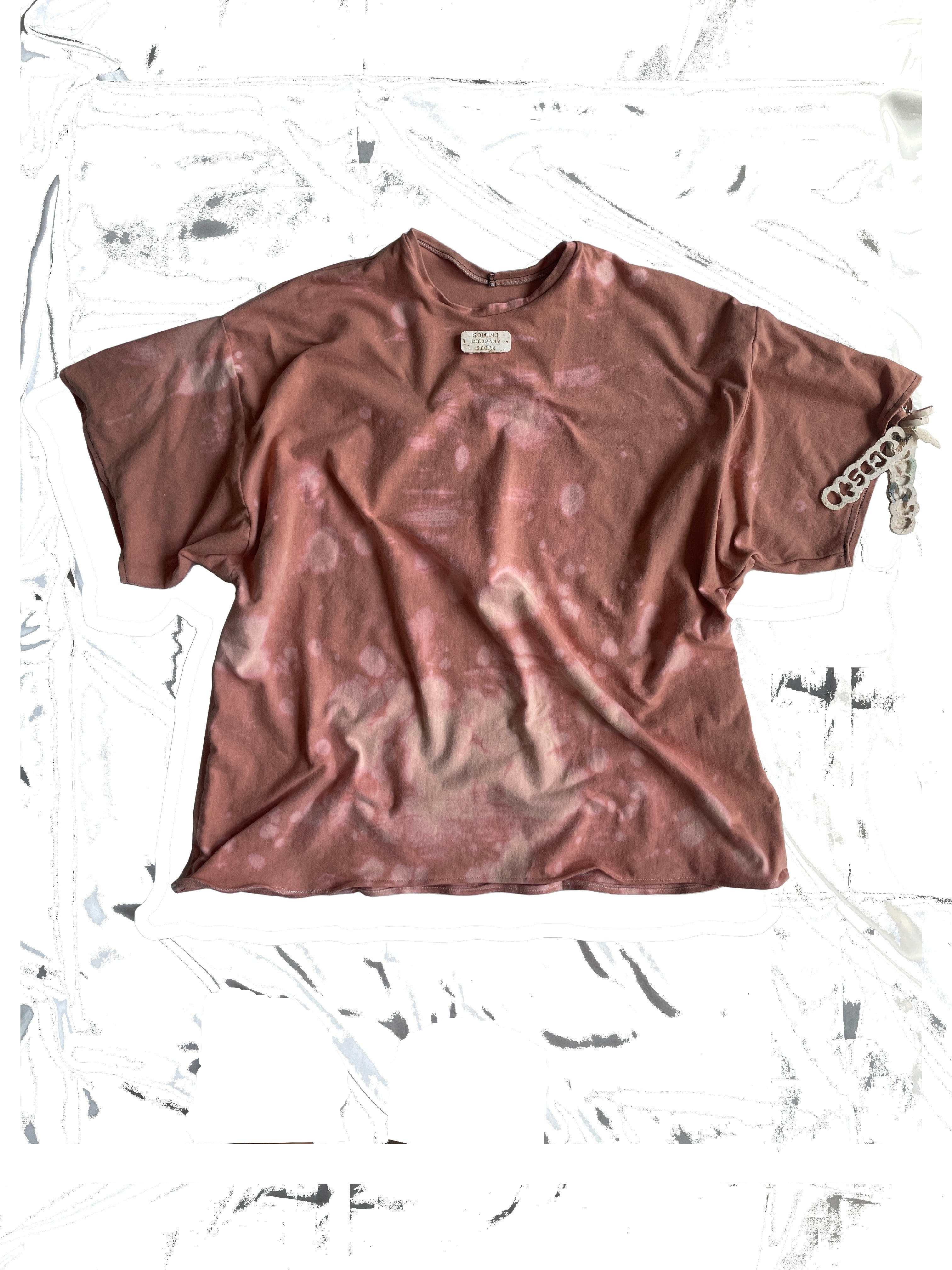 Men’s bleached T w/ removable charms
