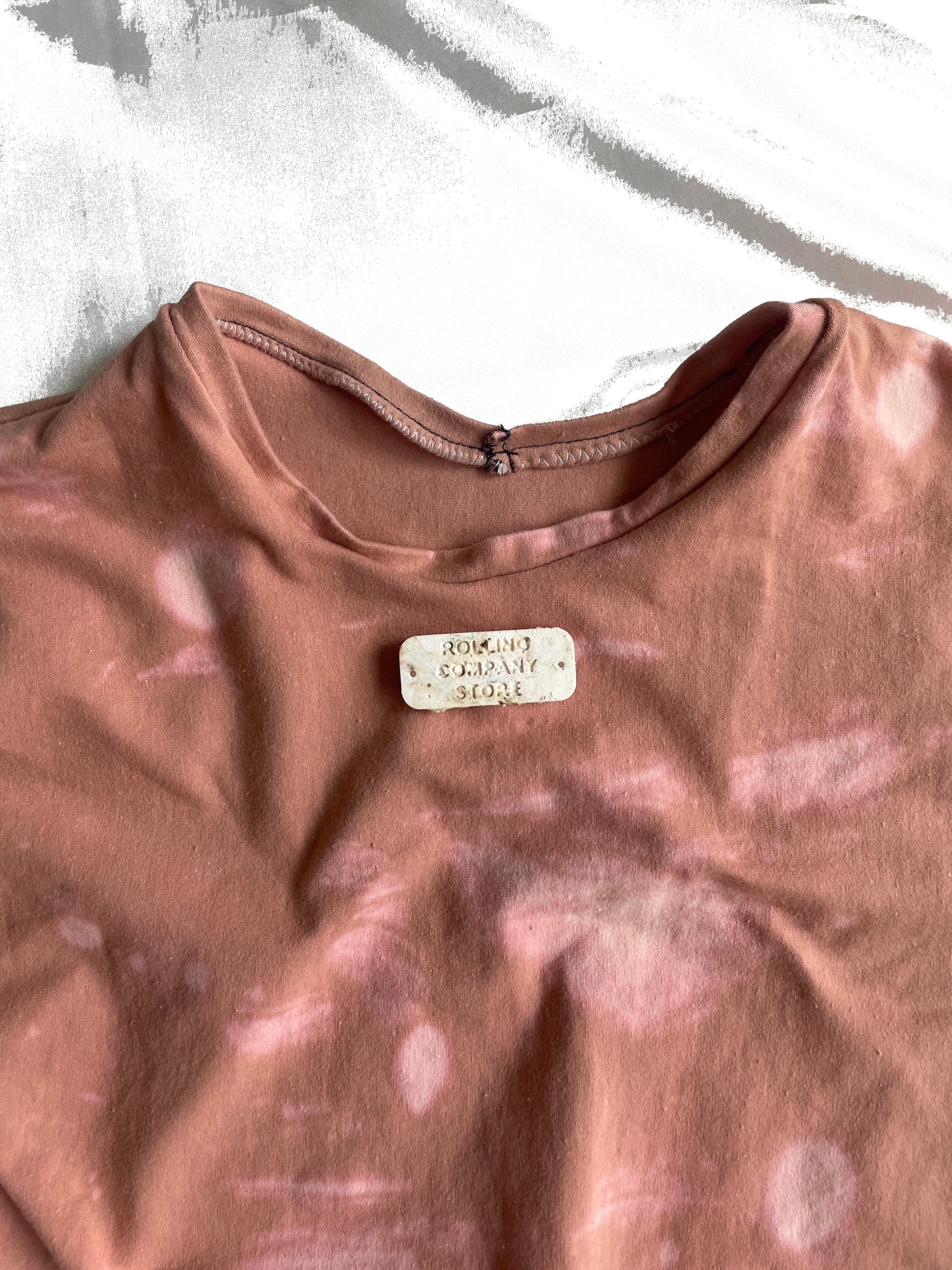 Men’s bleached T w/ removable charms